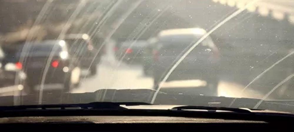 Повреждения стекол автомобиля: виды, особенности, как избежать и что делать?