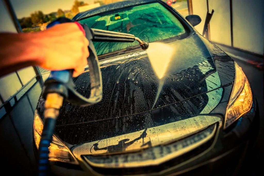 Можно ли мыть автомобиль, как обычно