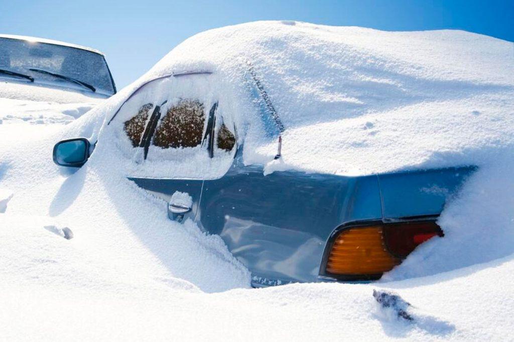 Как спасти машину из «снежного плена»
