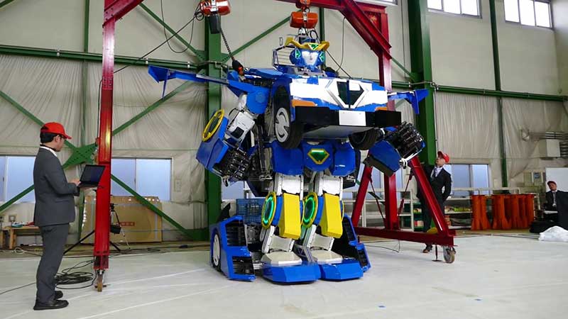 Настоящий трансформер (робот-спорткар) собран японскими техниками